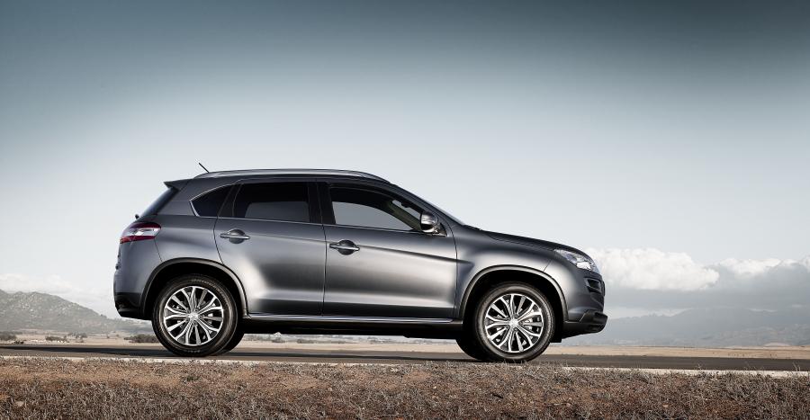  Peugeot 4008 2011 года  (фото 18 из 45)